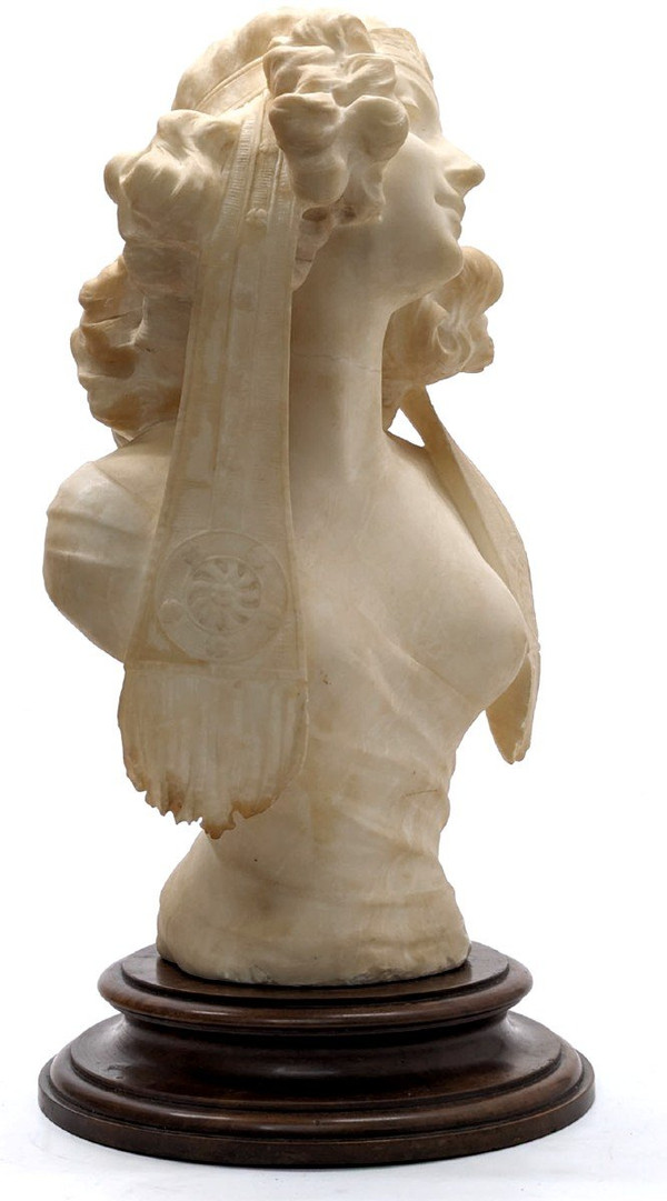 Busto di giovane donna in stile liberty orientale in alabastro 1900 circa