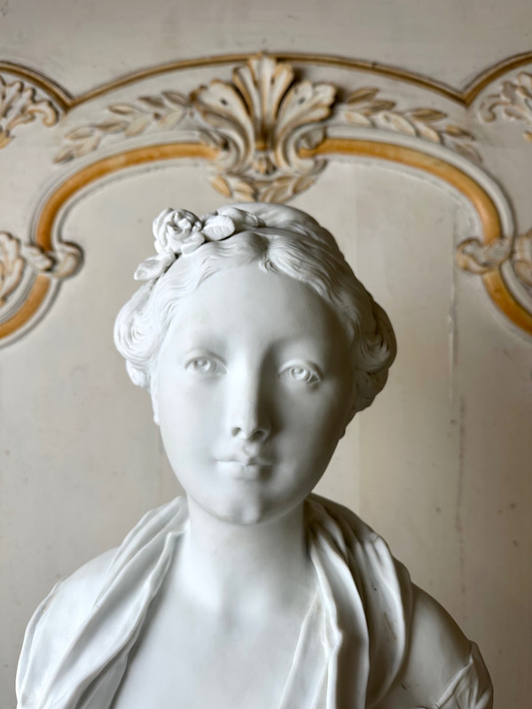 Biscuit époque 1900 d’une jeune femme 