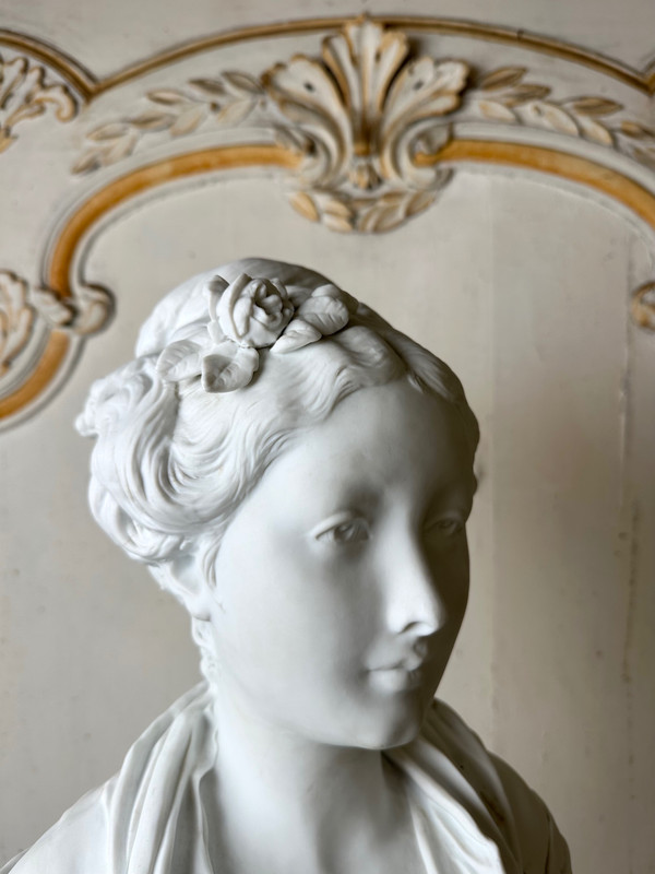 Biscuit époque 1900 d’une jeune femme 