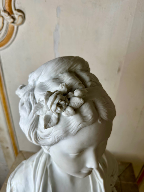 Biscuit époque 1900 d’une jeune femme 