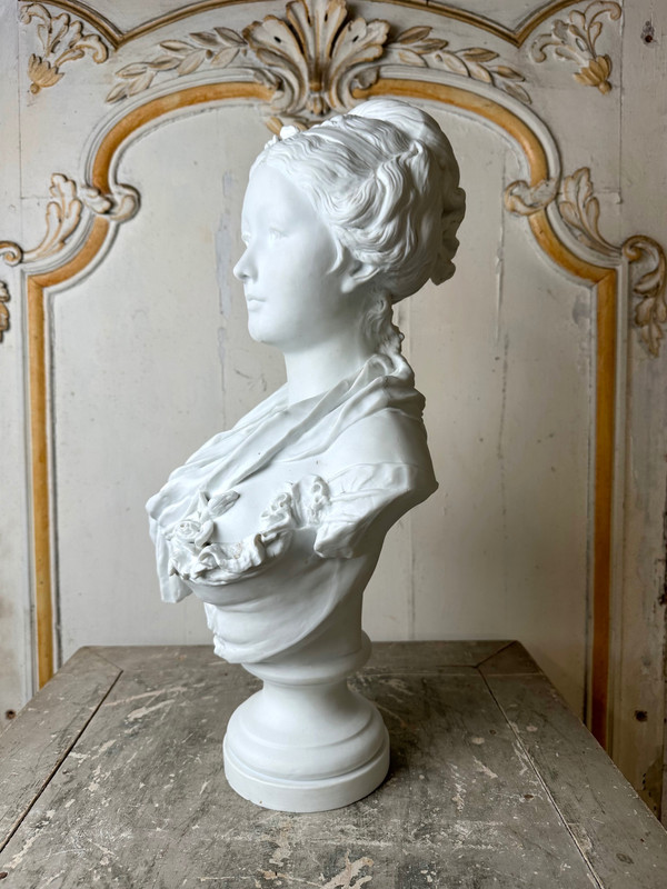 Biscuit époque 1900 d’une jeune femme 