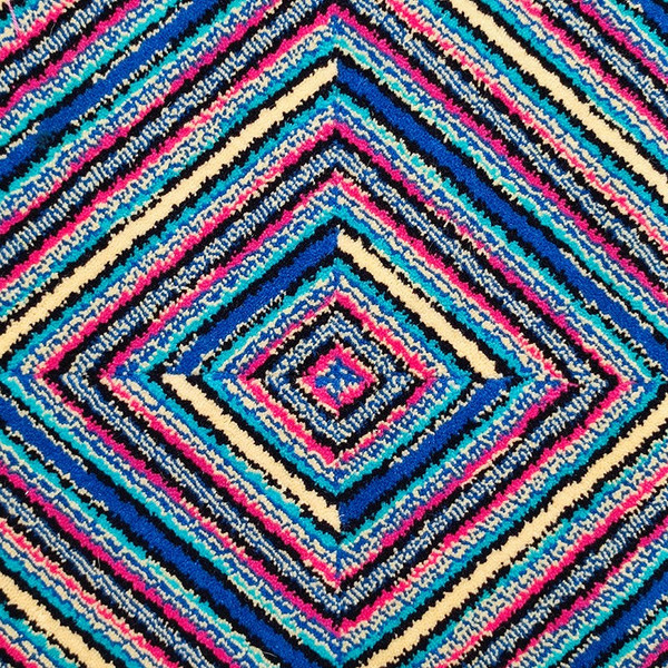Magnifique tapis en laine des années 1990 par Ottavio Missoni. Fabriqué en Italie