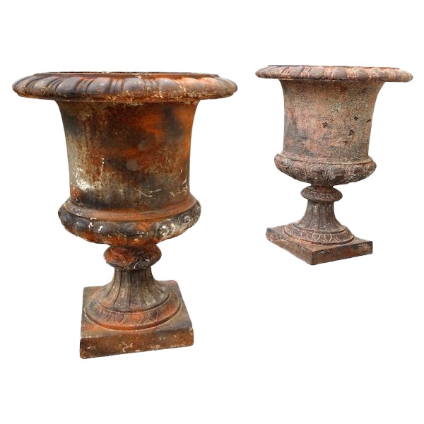 Pair of large Medici ornamental/garden cast iron vases, 19th century period - 44cm