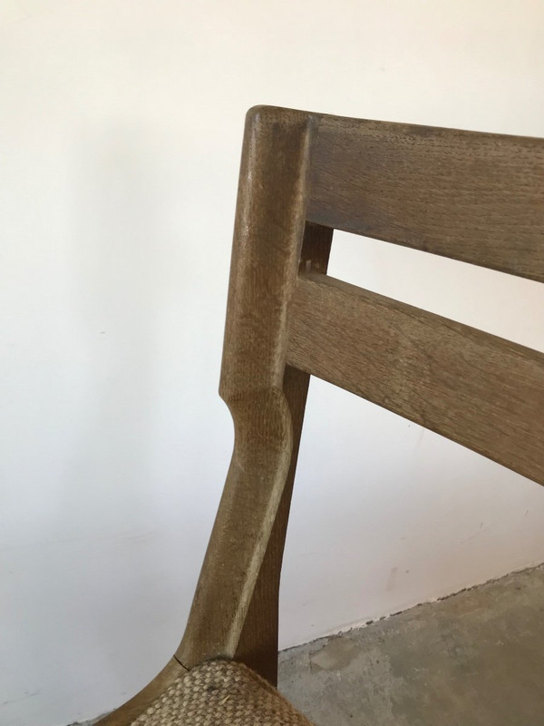 Paire de chaises en chêne par Guillerme et Chambron, vers 1960.