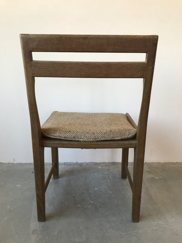 Paire de chaises en chêne par Guillerme et Chambron, vers 1960.