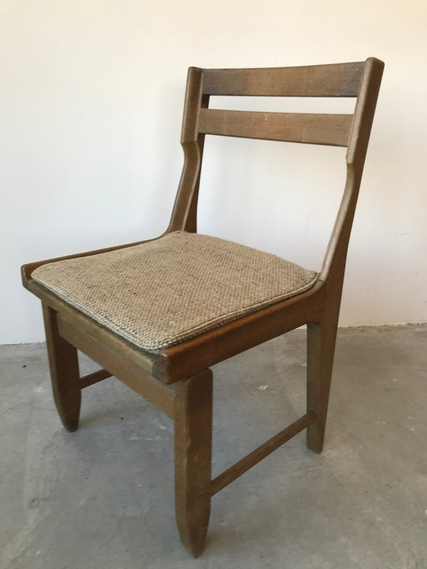 Paire de chaises en chêne par Guillerme et Chambron, vers 1960.
