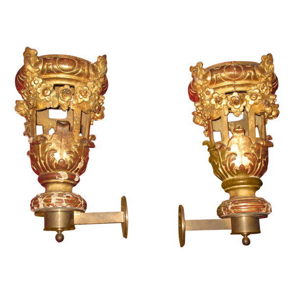 Pair of Medici-shaped vase lanterns in gilded wood, 18th century Louis XVI style