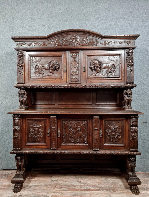 Buffet a due corpi in stile rinascimentale in noce massello circa 1850