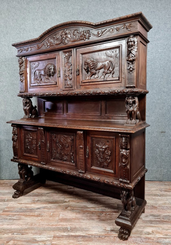 Buffet a due corpi in stile rinascimentale in noce massello circa 1850
