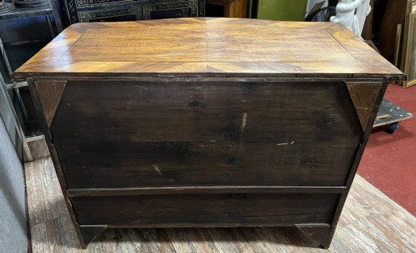 curved Louis XV period chest of drawers in precious wood marquetry circa 1750