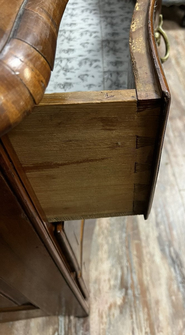 curved Louis XV period chest of drawers in precious wood marquetry circa 1750
