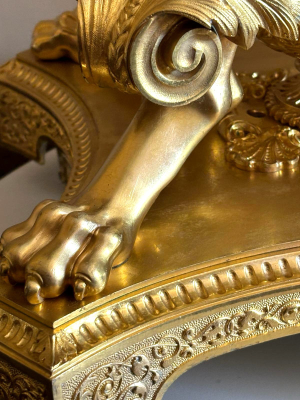 Very important centerpiece, 19th century planter, in chiseled gilded bronze.