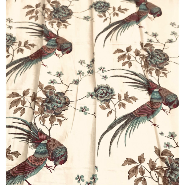 Pair of curtains with Japanese decoration