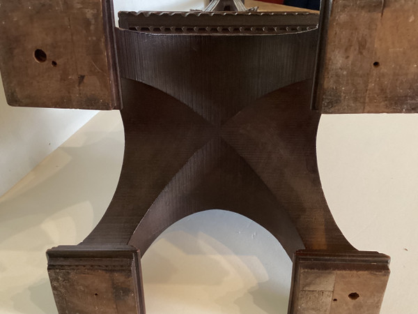 Torre Eiffel in legno intagliato