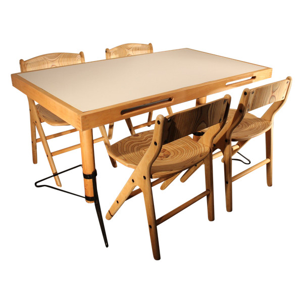  Held brand table and chairs