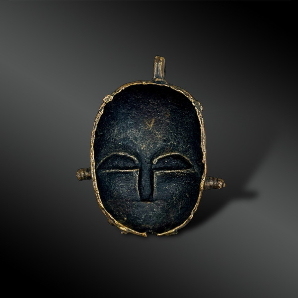 Small PENDANT MASK - Baoulé Culture, Ivory Coast - First half of the 20th century