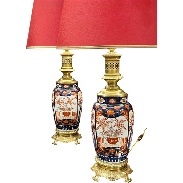 Important Pair of Imari porcelain lamps. 19th century period