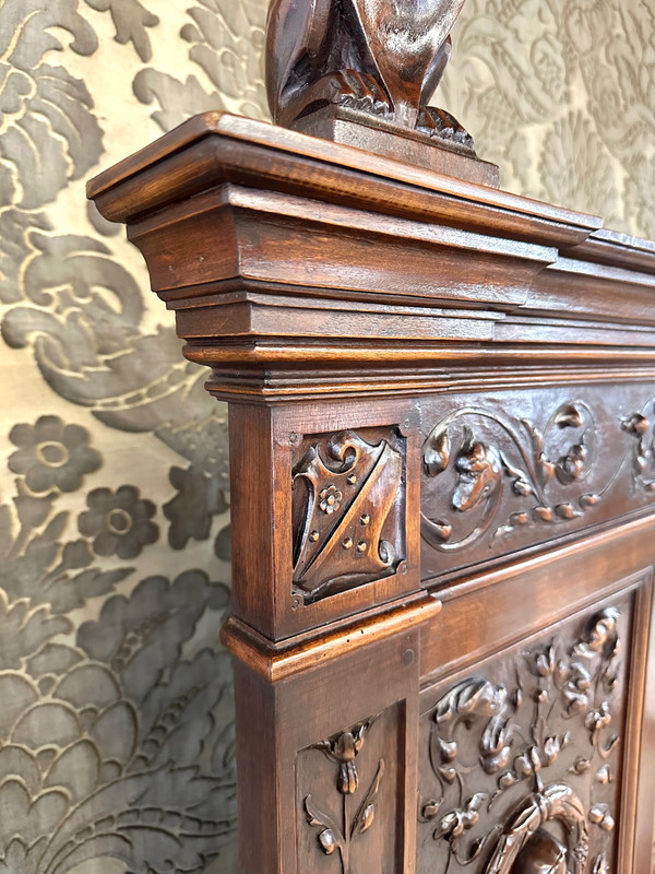 Banc coffre de style Renaissance en noyer 