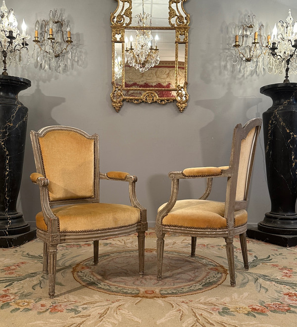 Paire De Fauteuils En Bois Laqué d'Epoque Louis XVI Vers 1780