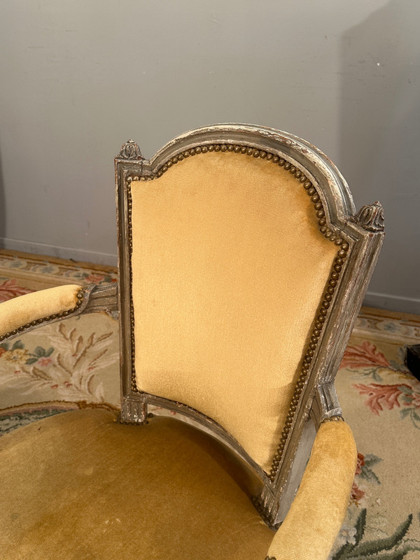 Paire De Fauteuils En Bois Laqué d'Epoque Louis XVI Vers 1780