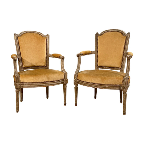 Paire De Fauteuils En Bois Laqué d'Epoque Louis XVI Vers 1780