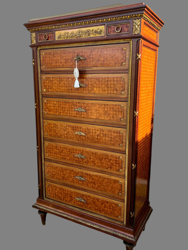 SEMAINIER XIXe DE STYLE LOUIS XVI EN MARQUETERIE DE CUBES ORNÉ DE BRONZE DORÉ