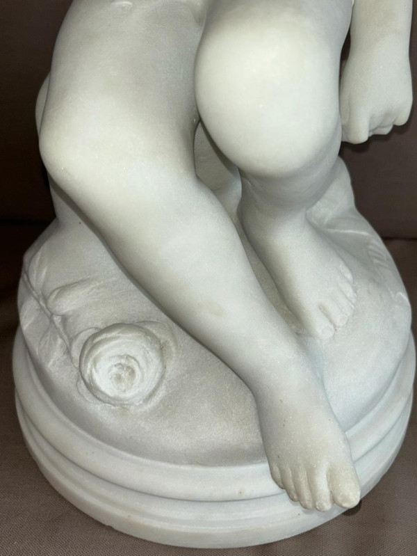 Statua in marmo di Cupido del XIX secolo, da Étienne Maurice Falconet (1716-1791)