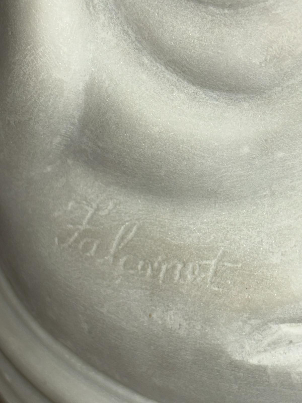 Statua in marmo di Cupido del XIX secolo, da Étienne Maurice Falconet (1716-1791)