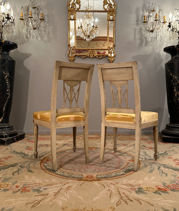 Paire De Chaises En Bois Laqué d'Epoque Directoire Vers 1795