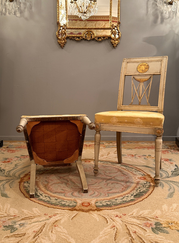 Paire De Chaises En Bois Laqué d'Epoque Directoire Vers 1795