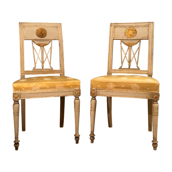 Paire De Chaises En Bois Laqué d'Epoque Directoire Vers 1795