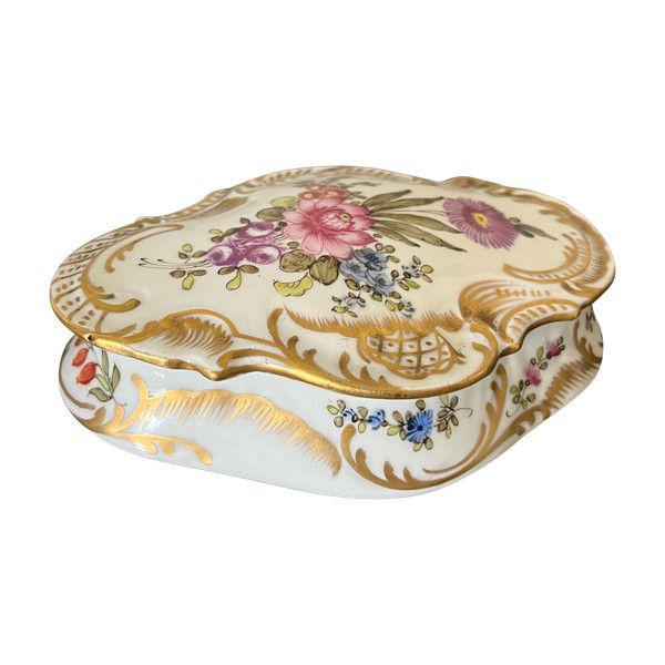 Samson jewelry box 19th century in the Meissen style