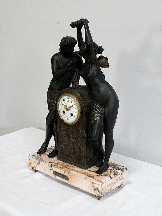  Spelterpendel "Psyche krönt die Liebe" nach Claude Michallon - 1900