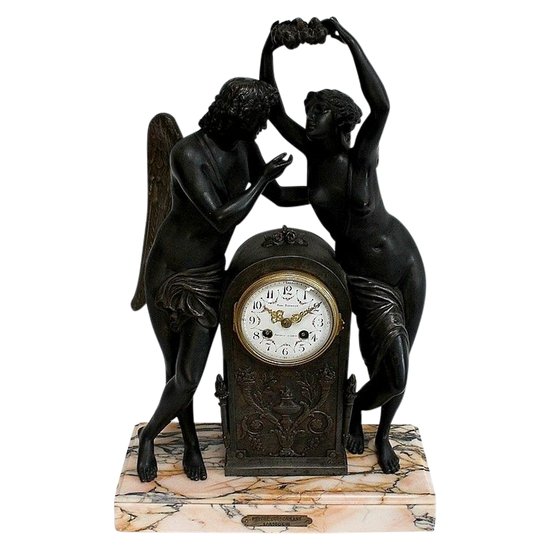  Pendolo in spelter "Psiche che incorona l'amore" secondo Claude Michallon - 1900