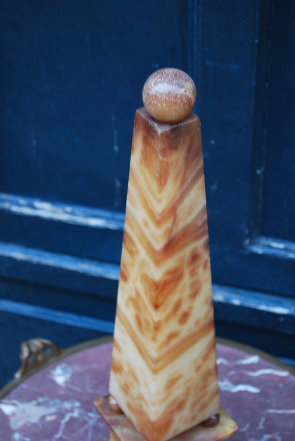 Obélisque En Onyx