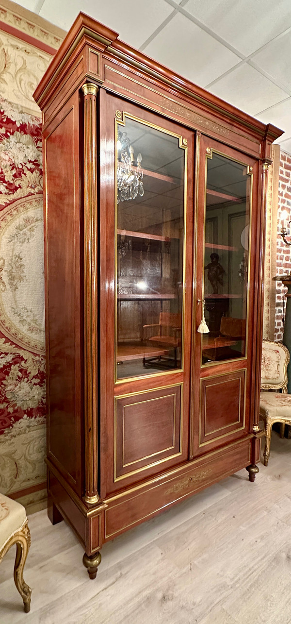 Libreria da esposizione in mogano stile Luigi XVI XIX secolo, 1870 circa