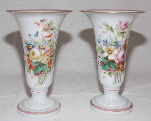 Paire De Vases En Opaline Baccarat Louis Philippe 
