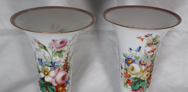Paire De Vases En Opaline Baccarat Louis Philippe 