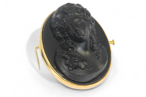 Spilla con ciondolo a cammeo in stile Art-Nouveau