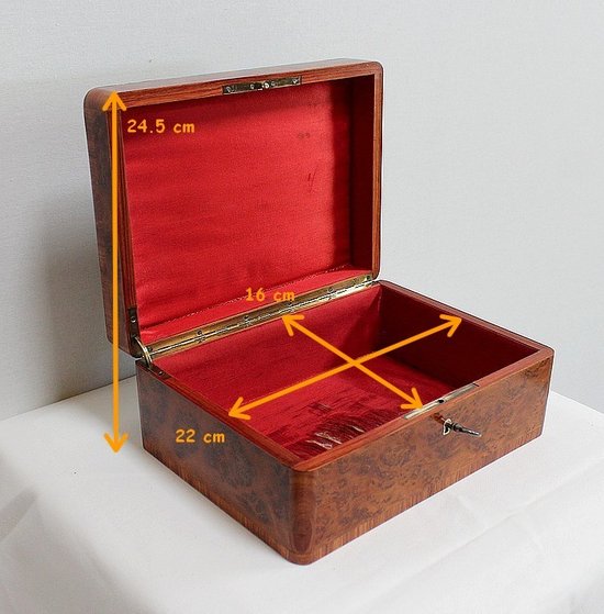  Pretty Rectangular Box in Thuja Burl, Napoleon III period - 1900