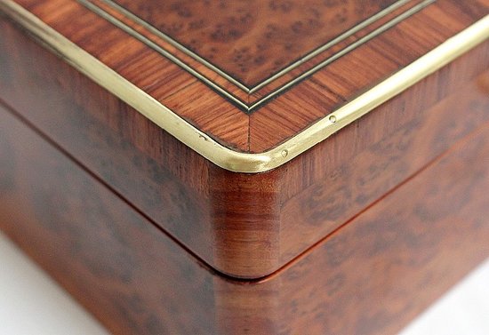  Pretty Rectangular Box in Thuja Burl, Napoleon III period - 1900