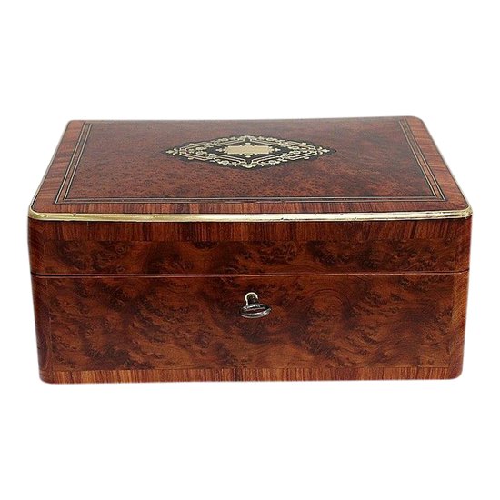  Pretty Rectangular Box in Thuja Burl, Napoleon III period - 1900