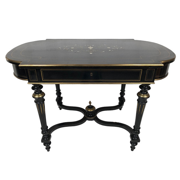 Schwarz lackierter Holztisch mit zentralem Dekor mit Messingintarsien, Napoleon III.