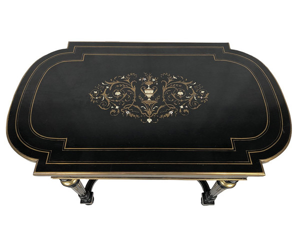 Schwarz lackierter Holztisch mit zentralem Dekor mit Messingintarsien, Napoleon III.