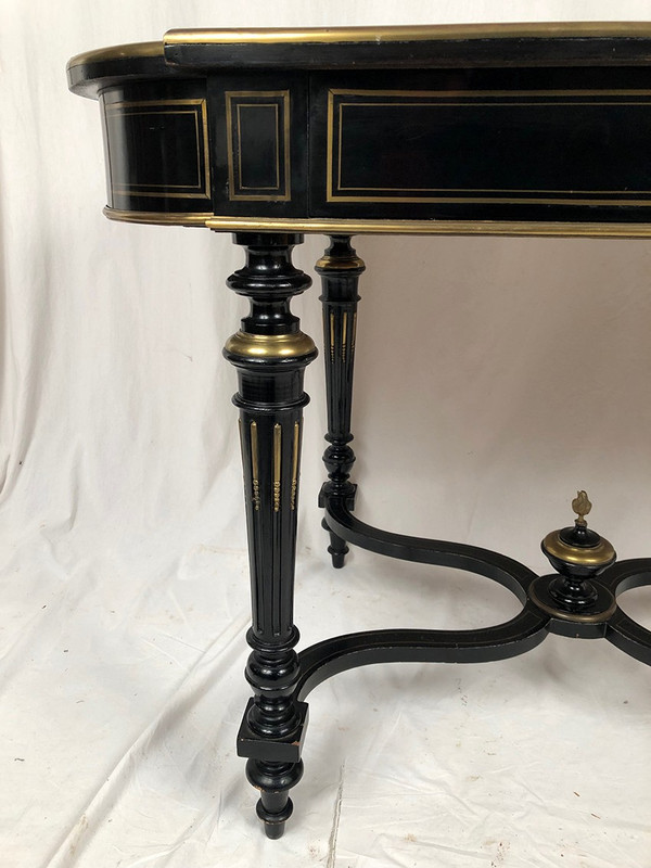 Schwarz lackierter Holztisch mit zentralem Dekor mit Messingintarsien, Napoleon III.