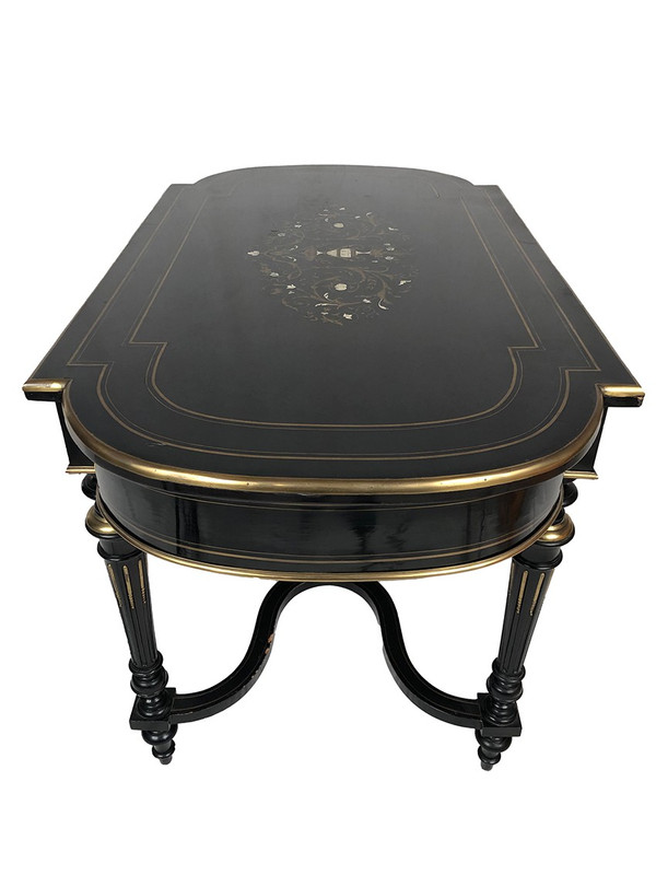 Schwarz lackierter Holztisch mit zentralem Dekor mit Messingintarsien, Napoleon III.