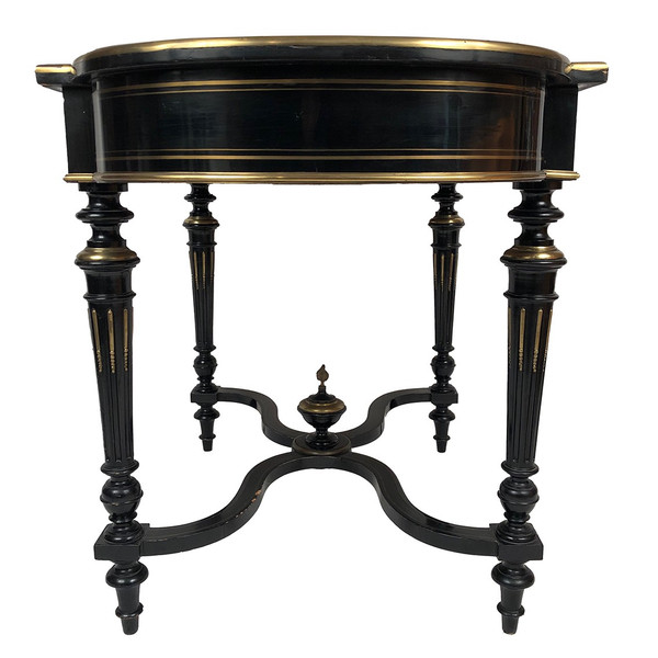 Schwarz lackierter Holztisch mit zentralem Dekor mit Messingintarsien, Napoleon III.