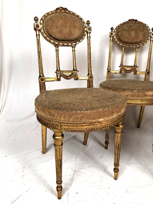 Série de trois chaises de style Louis XVI en bois doré, vers 1900