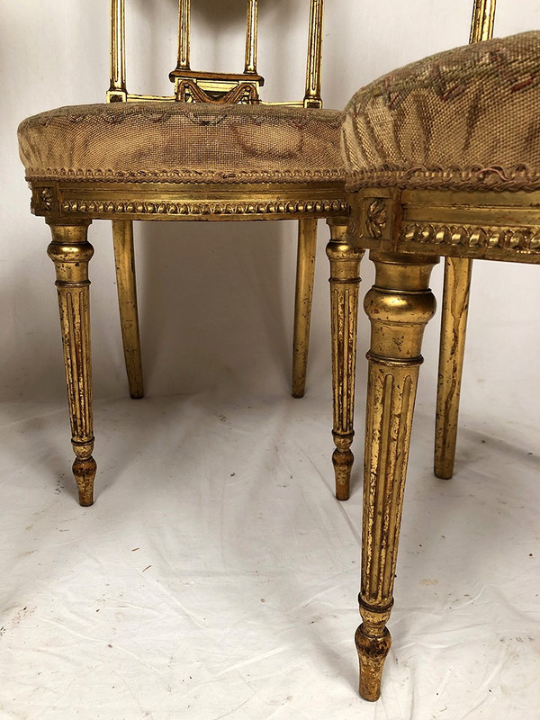 Série de trois chaises de style Louis XVI en bois doré, vers 1900