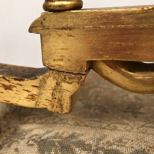 Série de trois chaises de style Louis XVI en bois doré, vers 1900